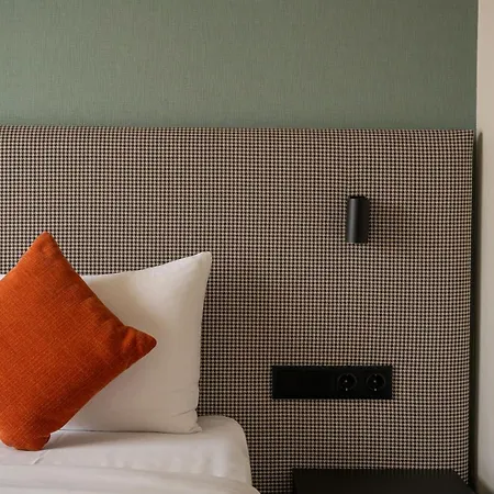 Escala & Hotel 4*
