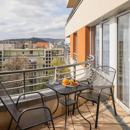 מלון Escala & 4*