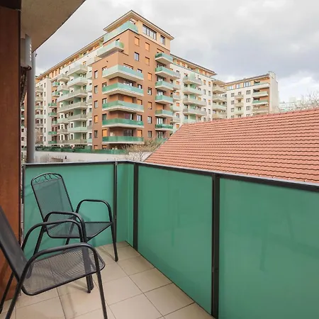 מלון Escala & 4*