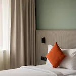 Escala & 4*