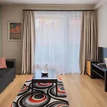Escala & 4*