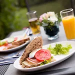 Escala & Hotel 4*
