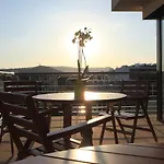 Escala & 4*