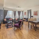 Escala & 4*