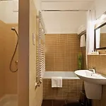 Escala & Hotel 4*