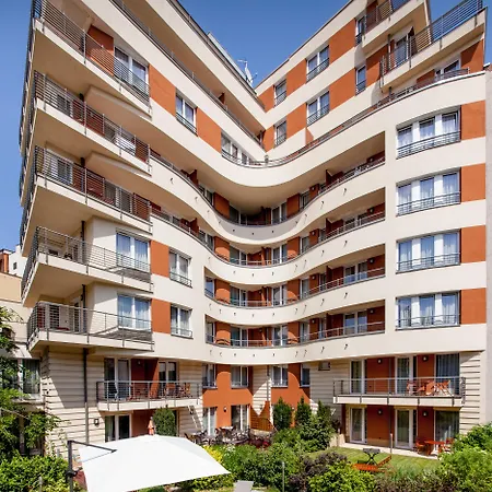 מלון Escala & 4*