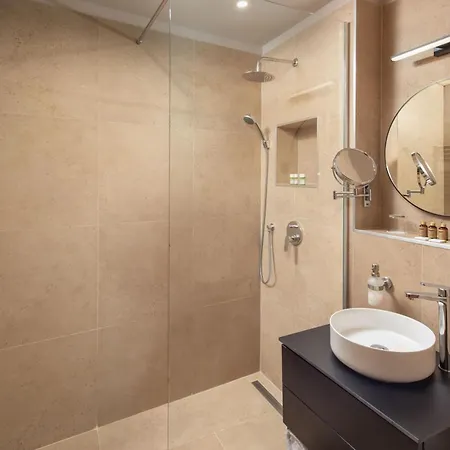 Escala & מלון 4*