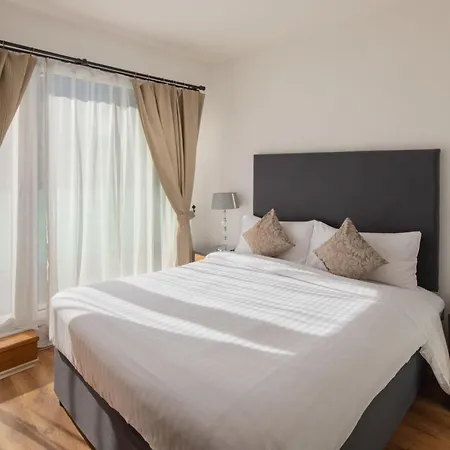 Escala & Hotel 4*