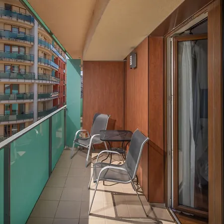 Hotel Escala & 4*