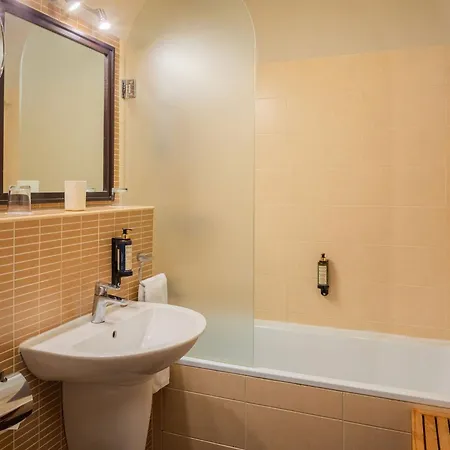 Escala & Hotel Budapesta