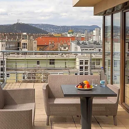 Escala & Budapest