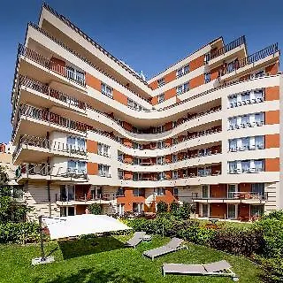Escala & 4*