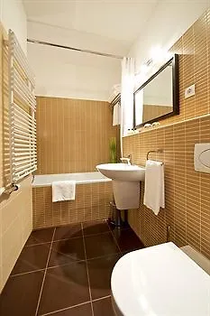 מלון Escala & 4*