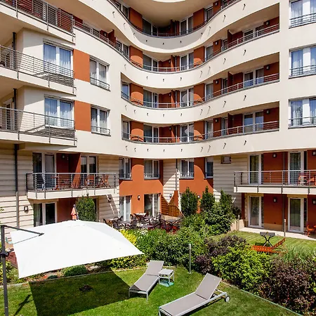 Escala & Hotel