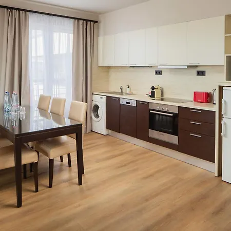 מלון Escala & 4*