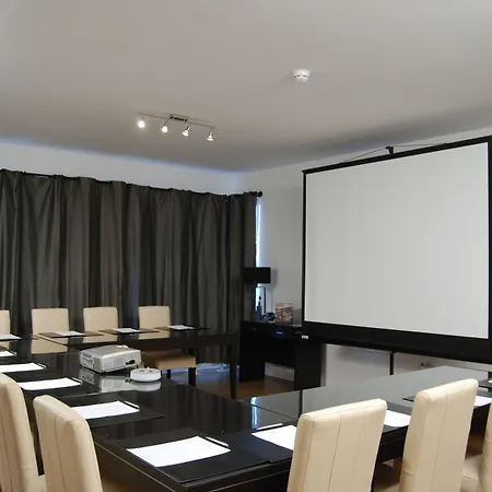 מלון Escala & 4*