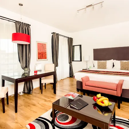 מלון Escala & 4*