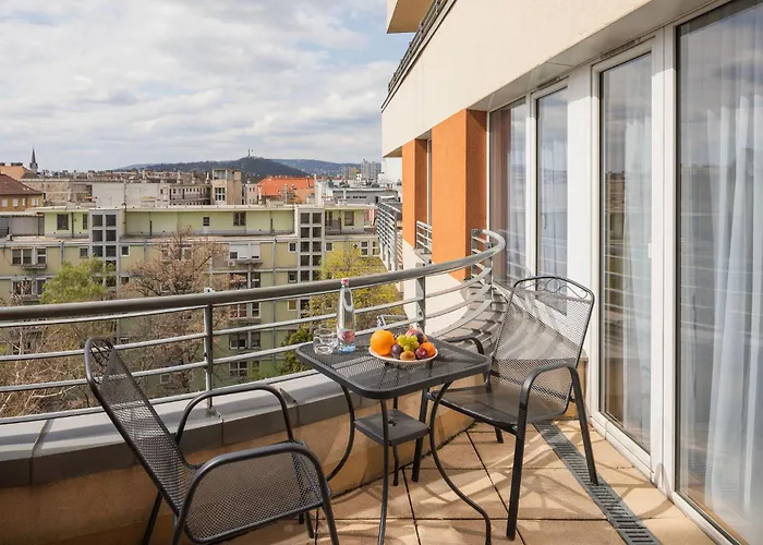 Отель Escala & 4*