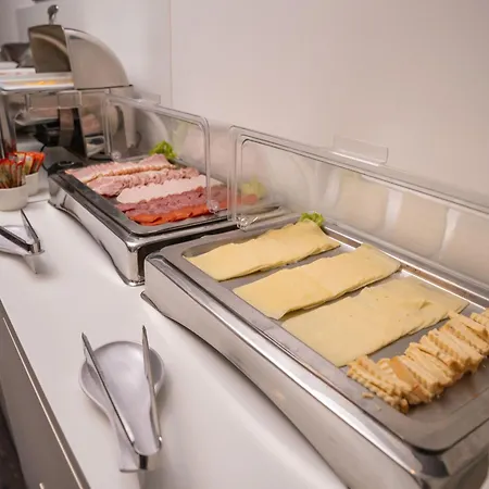 Escala & מלון 4*