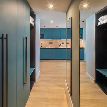 מלון Escala & 4*