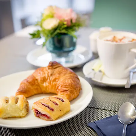 Escala & מלון 4*