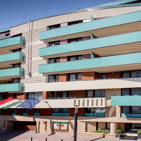 מלון Escala & 4*